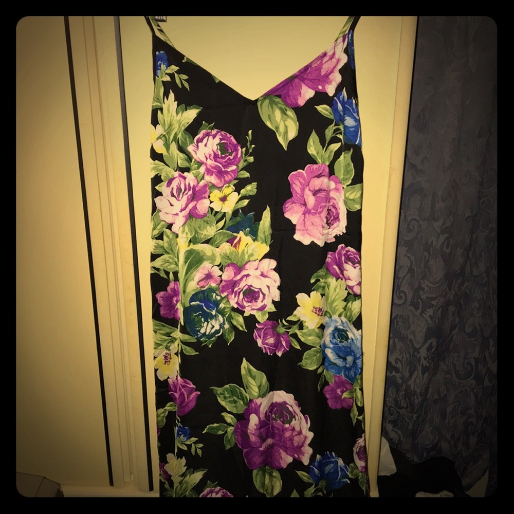 NWOT FLORAL LONG MAXI DRESS